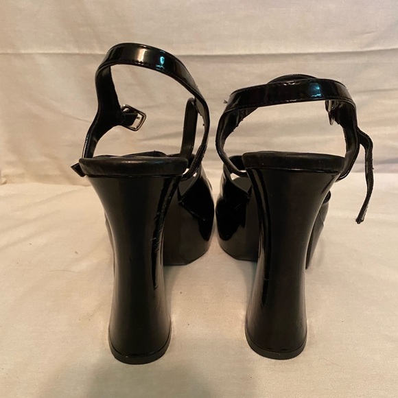 Hot Topic Cherry shoes size 10 - Picture 3 of 15